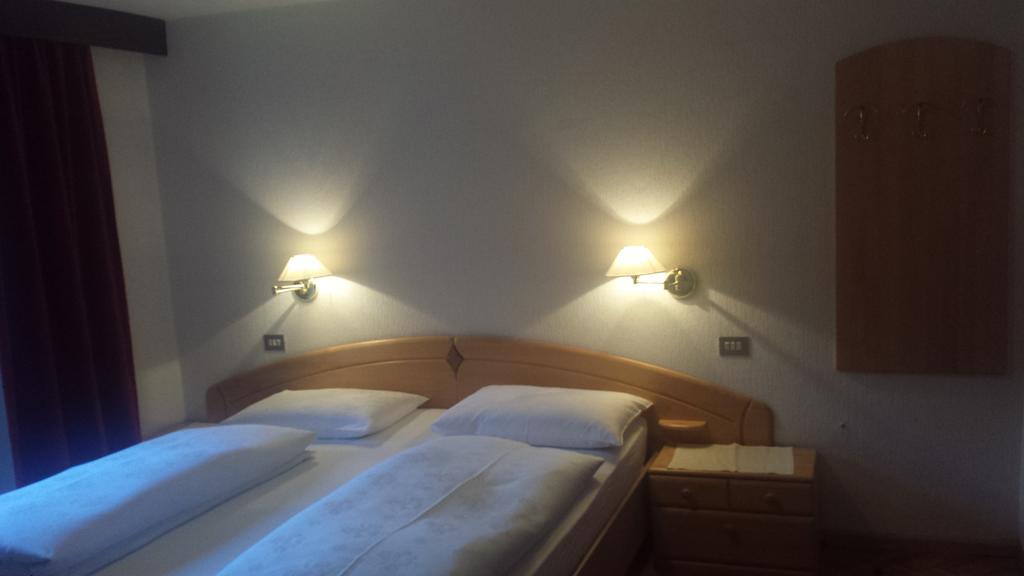 Hotel Garni Gardena - Appartments Santa Cristina Val Gardena Værelse billede