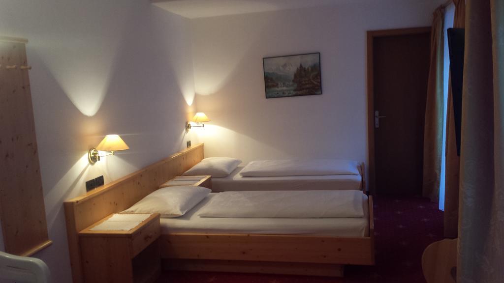 Hotel Garni Gardena - Appartments Santa Cristina Val Gardena Værelse billede