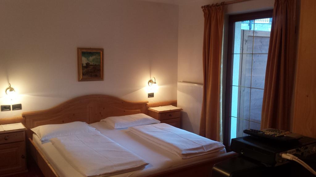 Hotel Garni Gardena - Appartments Santa Cristina Val Gardena Værelse billede