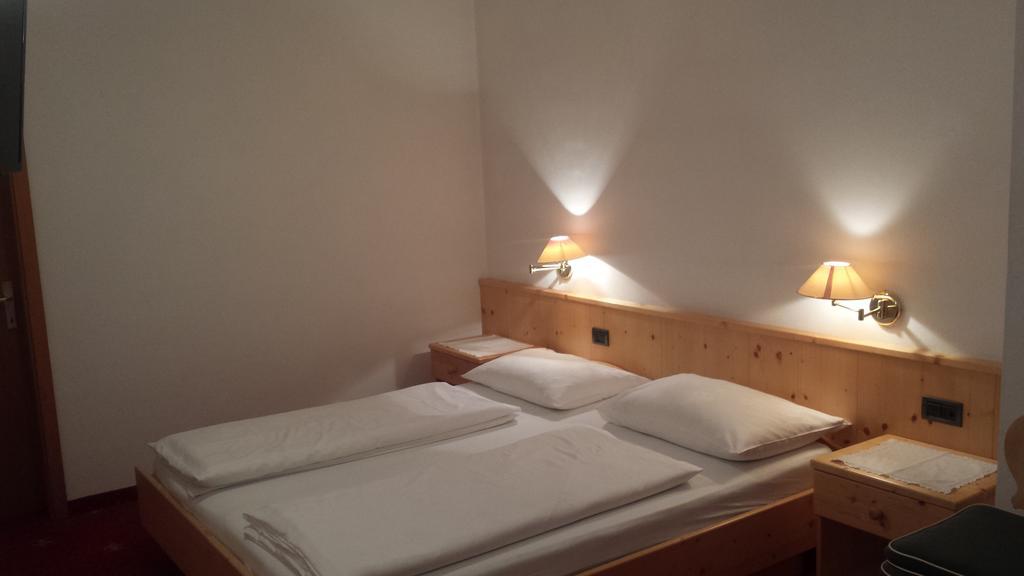 Hotel Garni Gardena - Appartments Santa Cristina Val Gardena Værelse billede