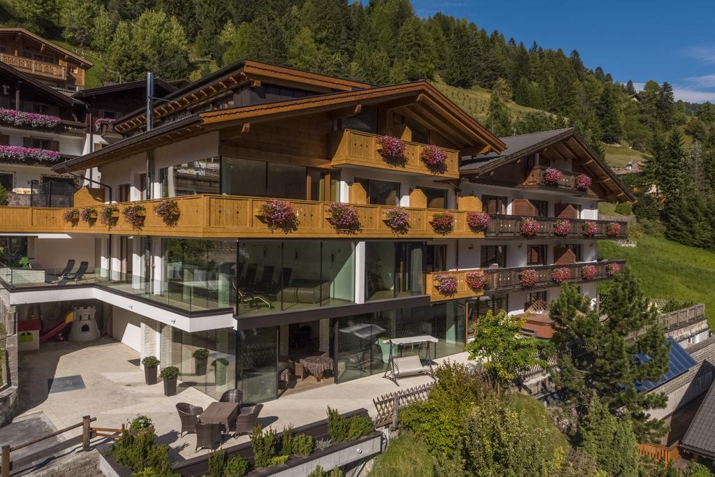 Hotel Garni Gardena - Appartments Santa Cristina Val Gardena Eksteriør billede