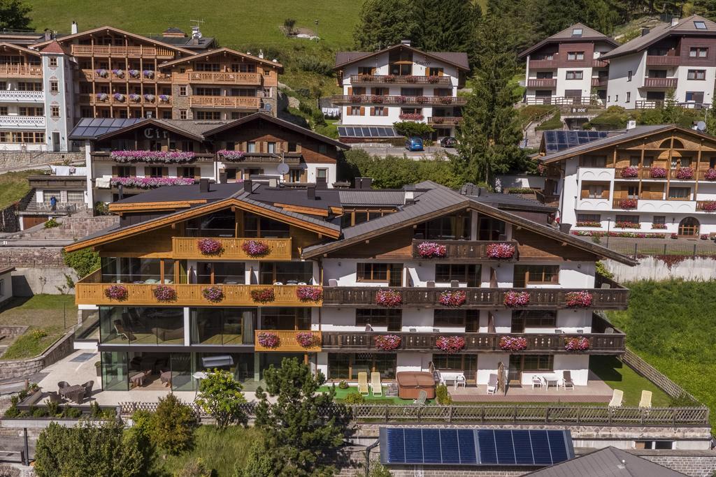 Hotel Garni Gardena - Appartments Santa Cristina Val Gardena Eksteriør billede