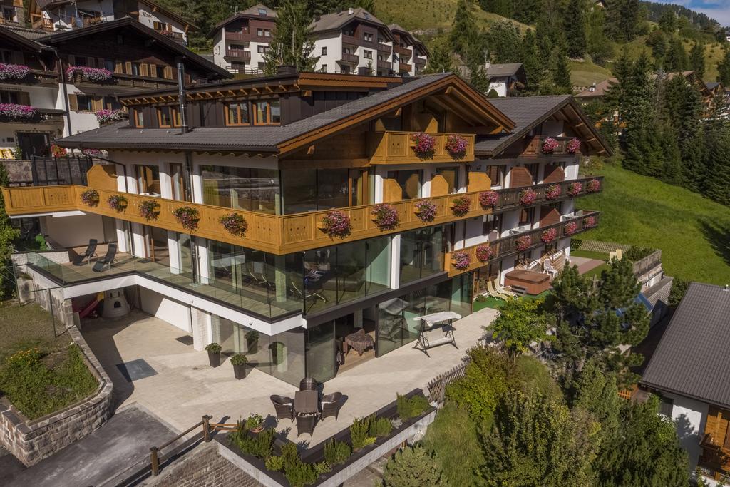 Hotel Garni Gardena - Appartments Santa Cristina Val Gardena Eksteriør billede
