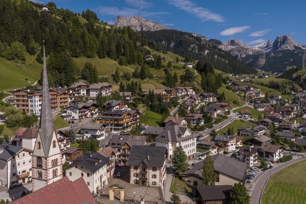 Hotel Garni Gardena - Appartments Santa Cristina Val Gardena Eksteriør billede