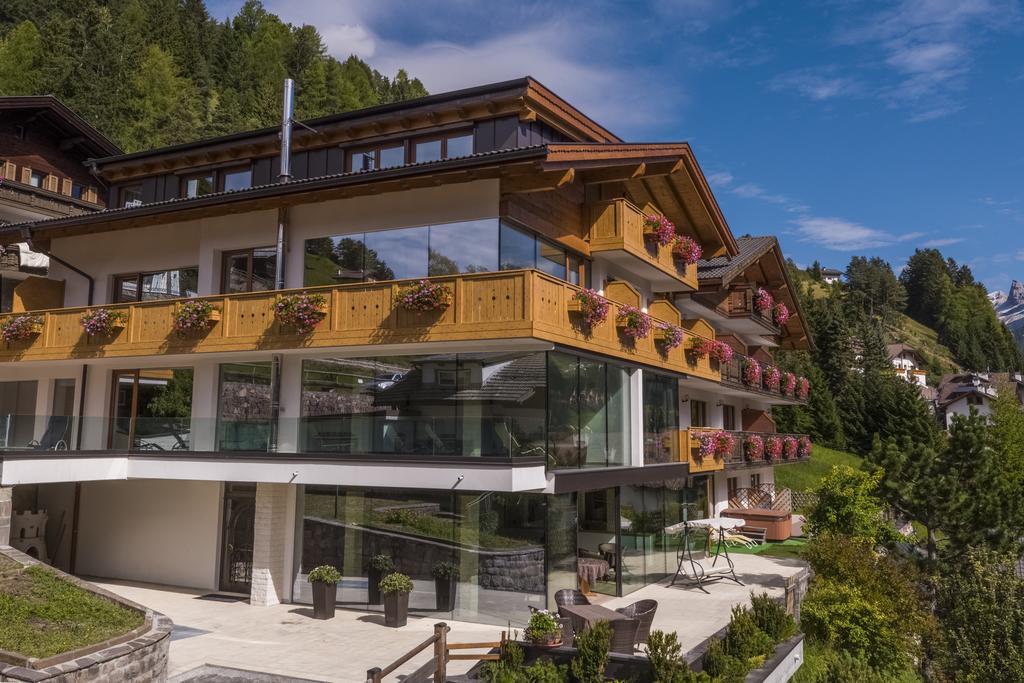 Hotel Garni Gardena - Appartments Santa Cristina Val Gardena Eksteriør billede